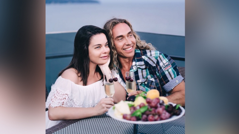 Королева призналась, что попросила Тарзана позвать любовницу в их квартиру