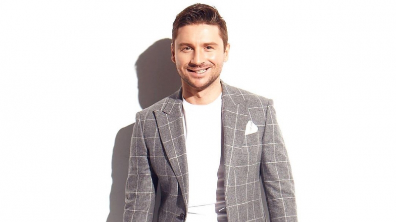 Лазарев похвастался перед фанатами обручальным кольцом