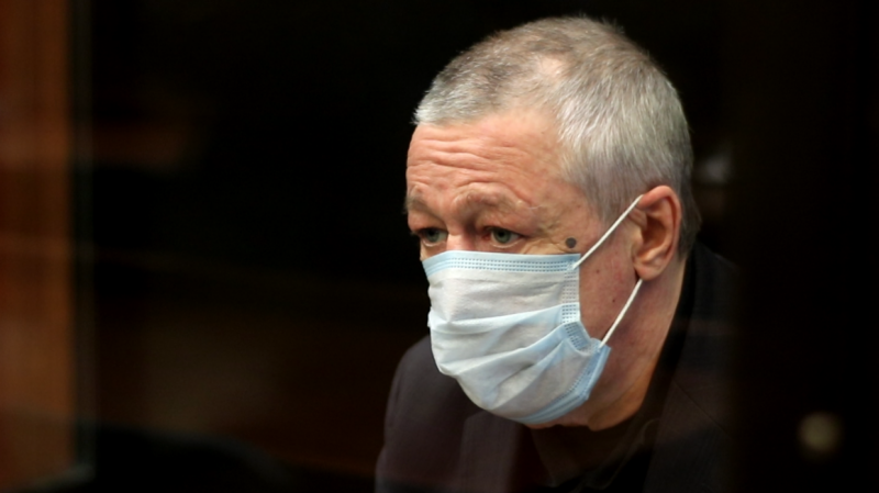 Племянница Ефремова переживает за супругу актера и его троих детей