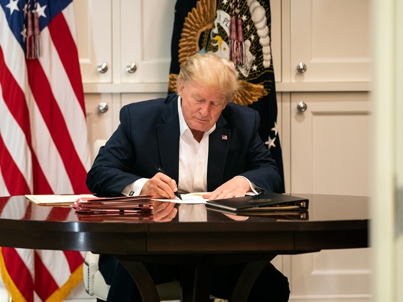 Трамп разрешил рассекретить все документы расследования о его предполагаемых связях с Россией