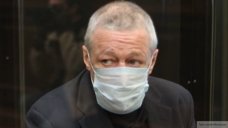 Михаил Ефремов исповедался и причастился в белгородском СИЗО