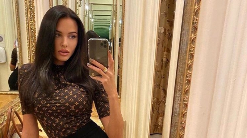 Решетова похвасталась грудью и поделилась мнением о Хэллоуине