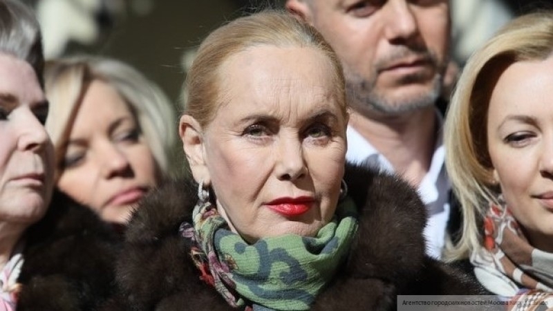 Вдова Кобзона призналась, что инициировала установку памятника своему мужу