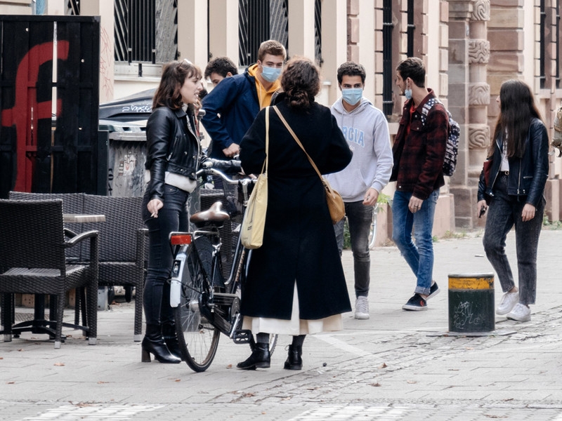 Во Франции число случаев заражения коронавирусом превысило 2 миллиона