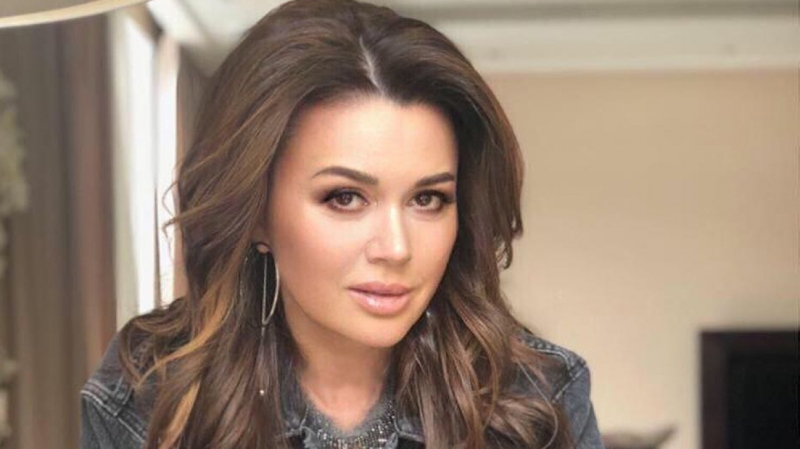 Заворотнюк вышла на связь с Малаховым на фоне тяжелой болезни