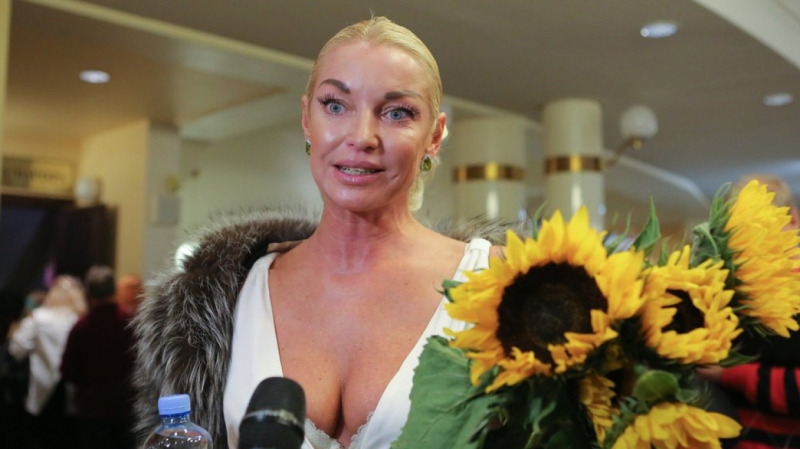 Волочкова в «голом» наряде показала грудь на Мальдивах