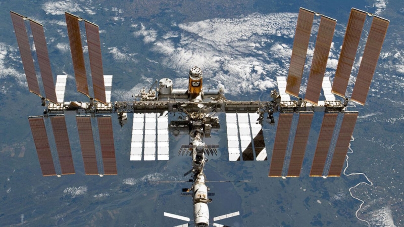 Причиной трещины на борту МКС могли стать микрометеориты