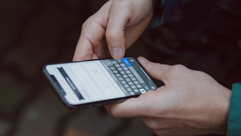 Названы случаи, в которых опасно пользоваться смартфоном