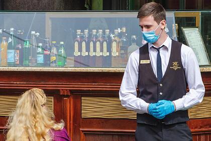 Мэра Москвы попросили отменить требование о ношении перчаток