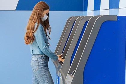 Россиян предупредили о случаях отъема снятых в банкомате денег